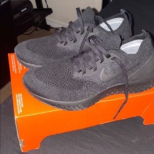 🤍Women’s Nike epic react flyknit black shoes🤍